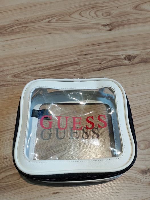 Beżowa Przezroczysta Damska Kosmetyczka Guess Ze Skóry Ekologicznej