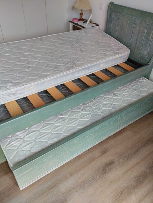 Cama Solteiro em Madeira maciça com gavetão