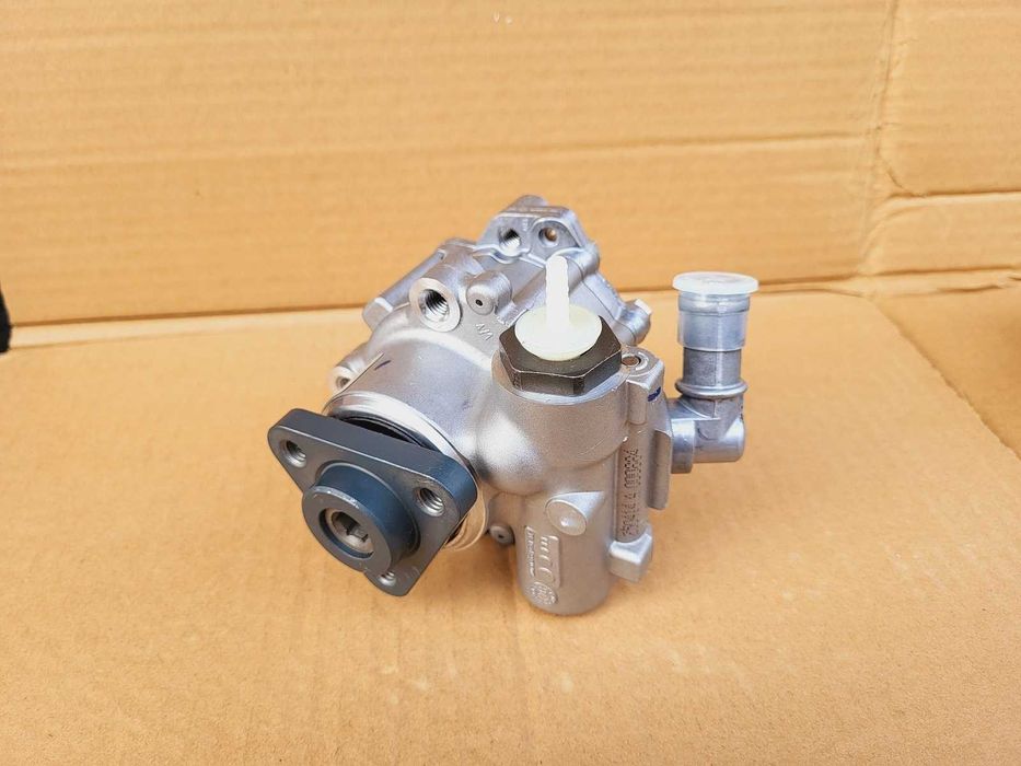 Pompa wspomagania  Audi A4 Quattro A6 Passat Santana Skoda  Nowa Oryg.