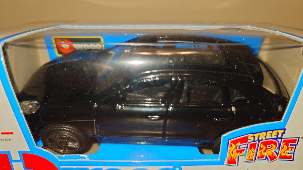 Bburago STREET FIRE Porsche Macan, skala 1:43 Burago.
