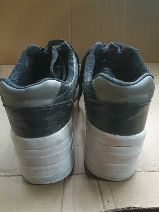 Кроссовки женские, размер 39 (2 пары)