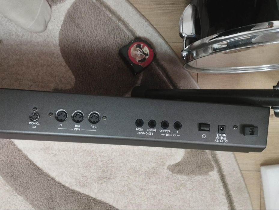 Продається синтезатор Korg x5d