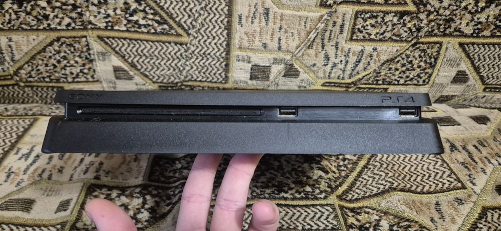 Ps4 slim + 2 гри