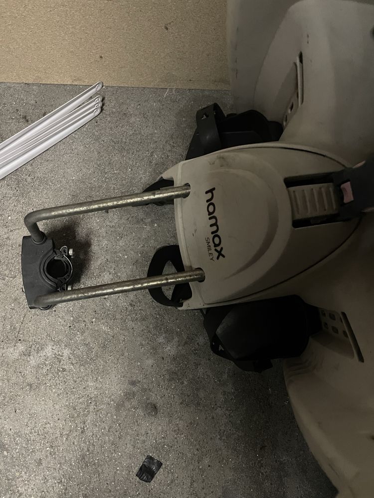 Cadeira criança para carro e outra para bicicleta
