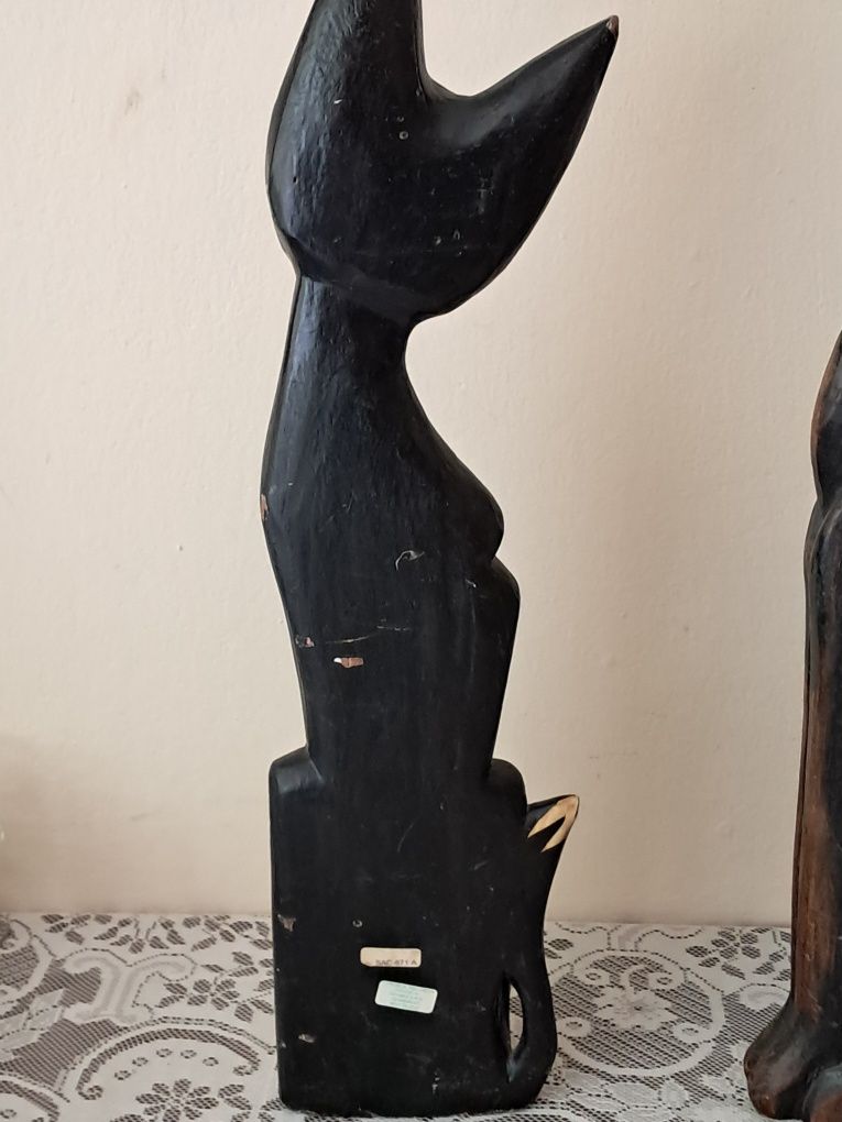 Dwie duże figurki kotów - drewno