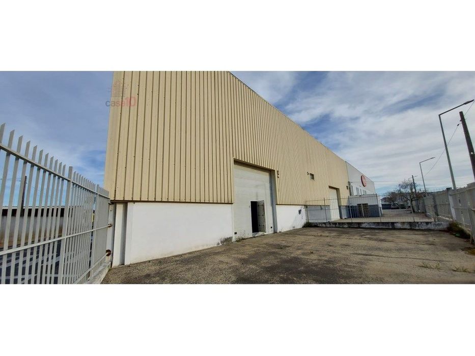 Vende-se Armazém em Beja!