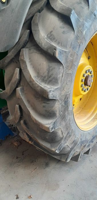620 70 r42 koła komplet john deere