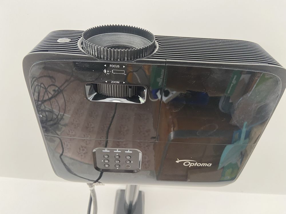 Optoma hd143x projector