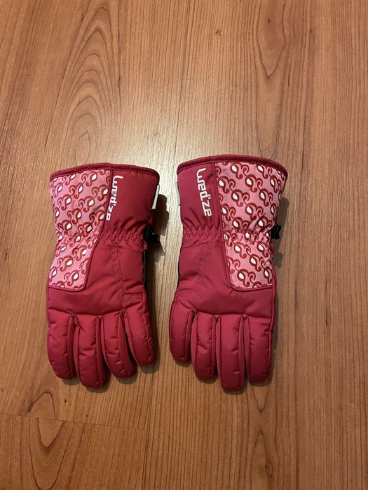 Fato impermeavel e luvas para crianca