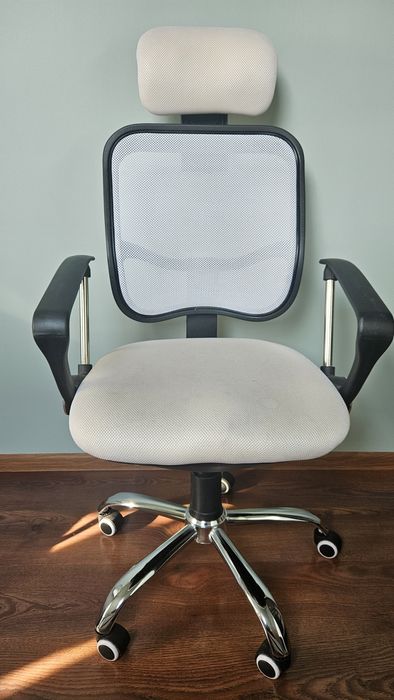 Fotel biurowy z podłokietnikami