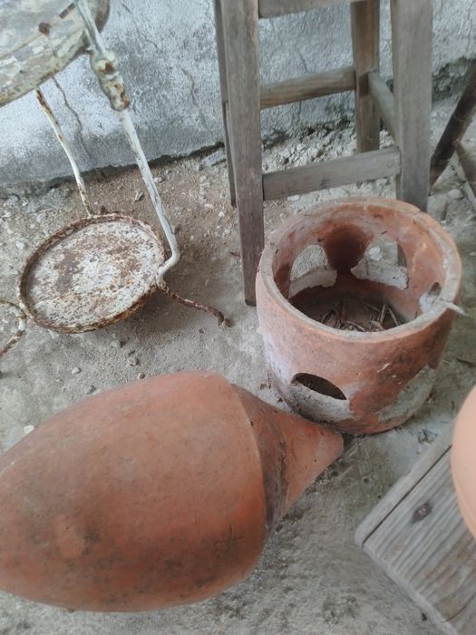 Antigo assador de castanhas.