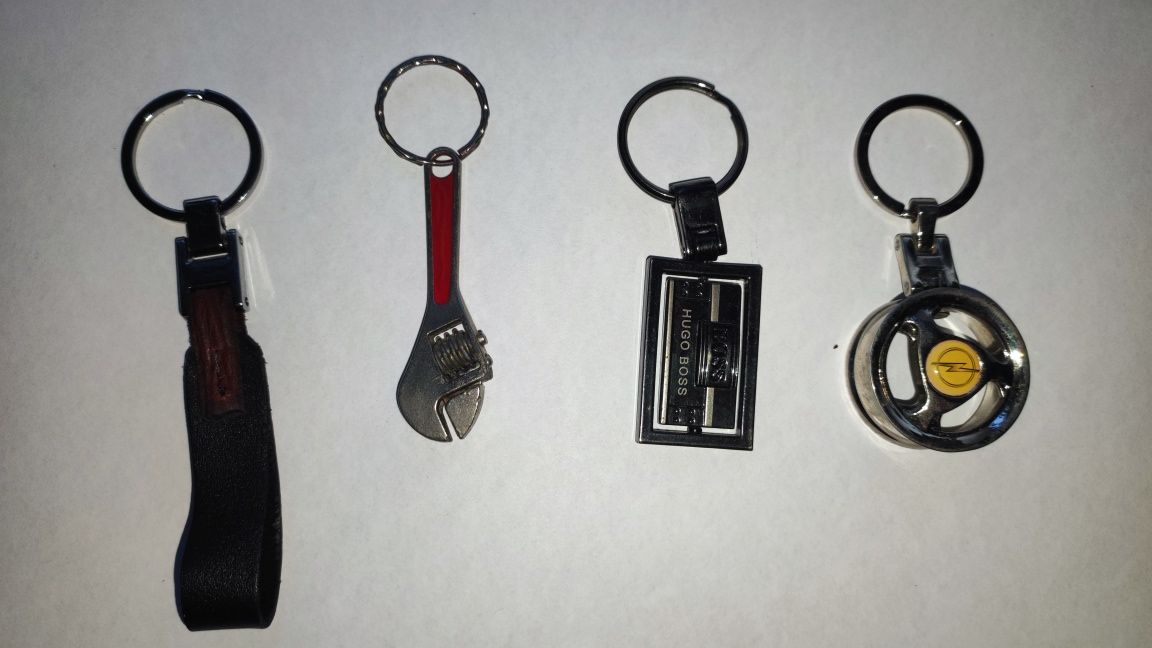 Брелки для ключів Opel та інші.