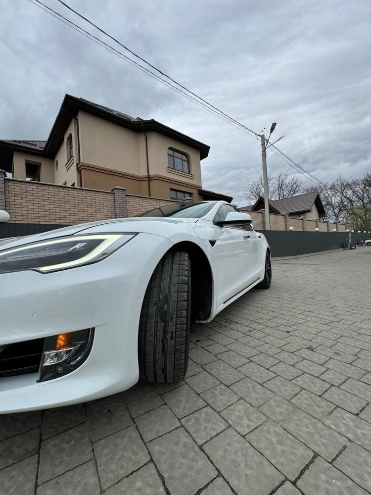 Tesla model S 100D