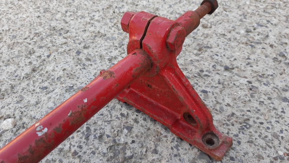 Uchwyt podsiewacza wałek International 321, 431, 851, 861, inne