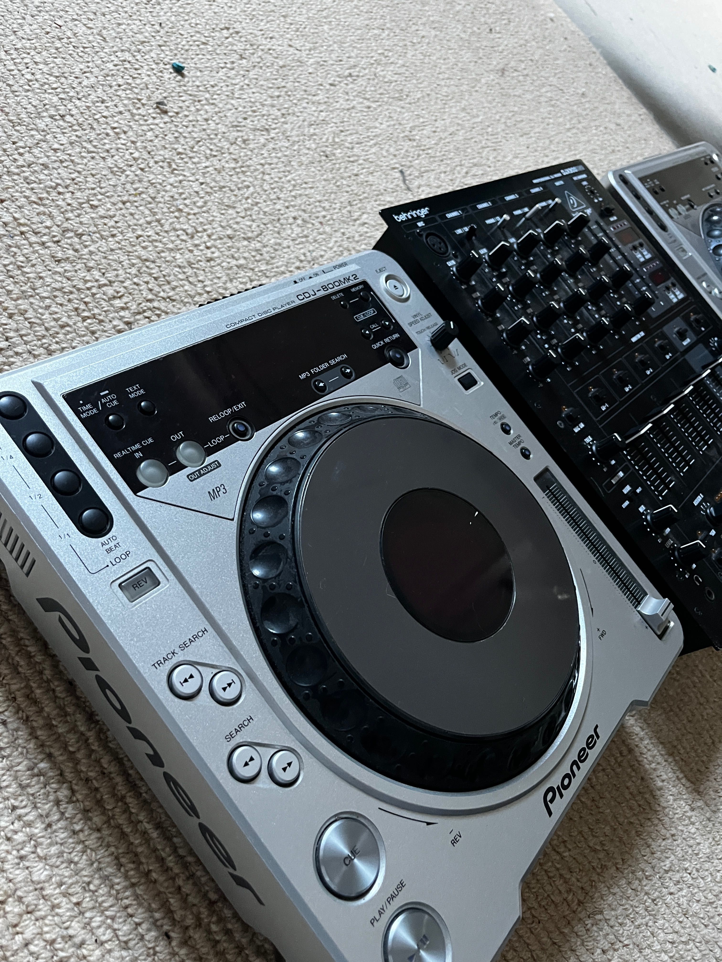 Pioneer CDJ 800mk2 + Behringer djx900usb