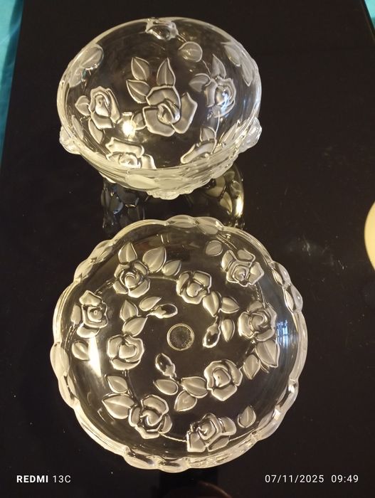 Taças de vidro com relevo