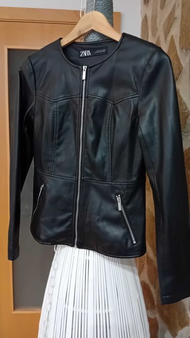 Casaco em preto Zara