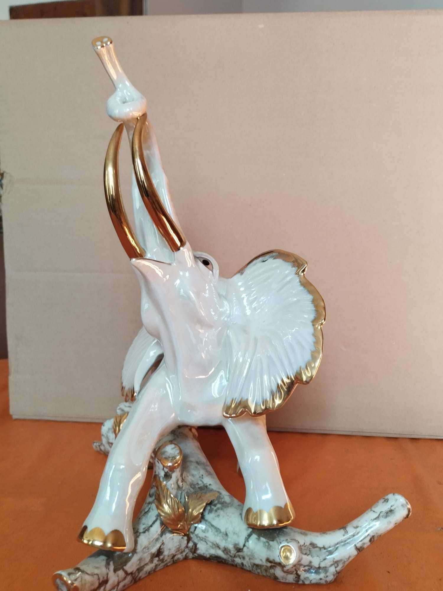 Elefante em loiça