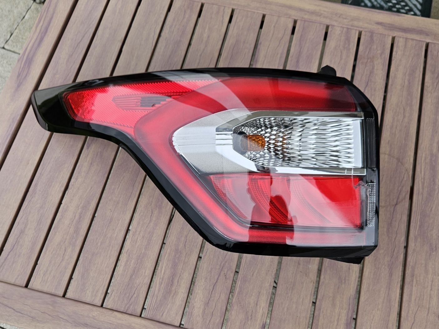 Lampa Ford Kuga 2 Escape lewy tył