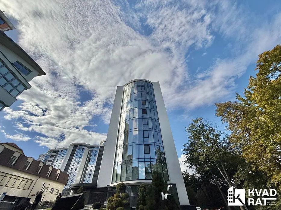 Продаж елітного пентхаусу  у першій лінії біля міського озера!!!