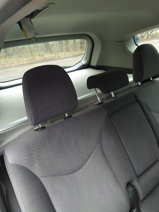 Toyota Prius V  Тойота Пріус