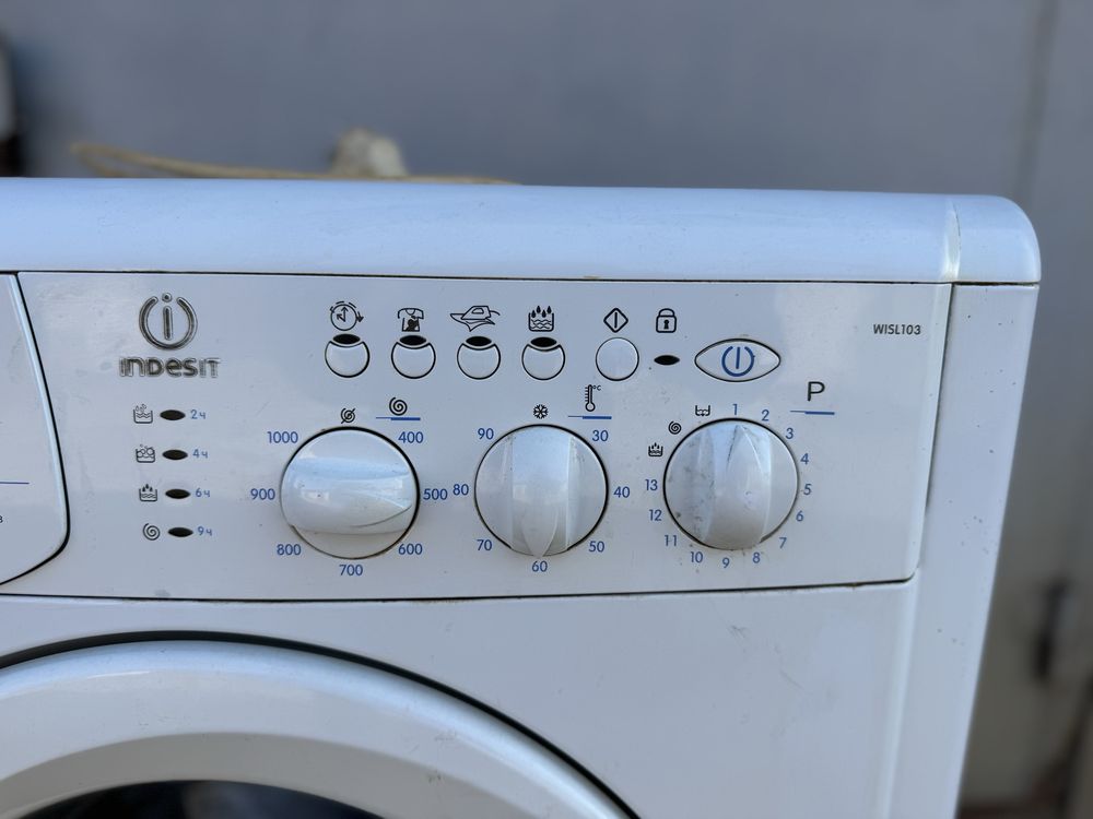 Продам пральну машину Indesit