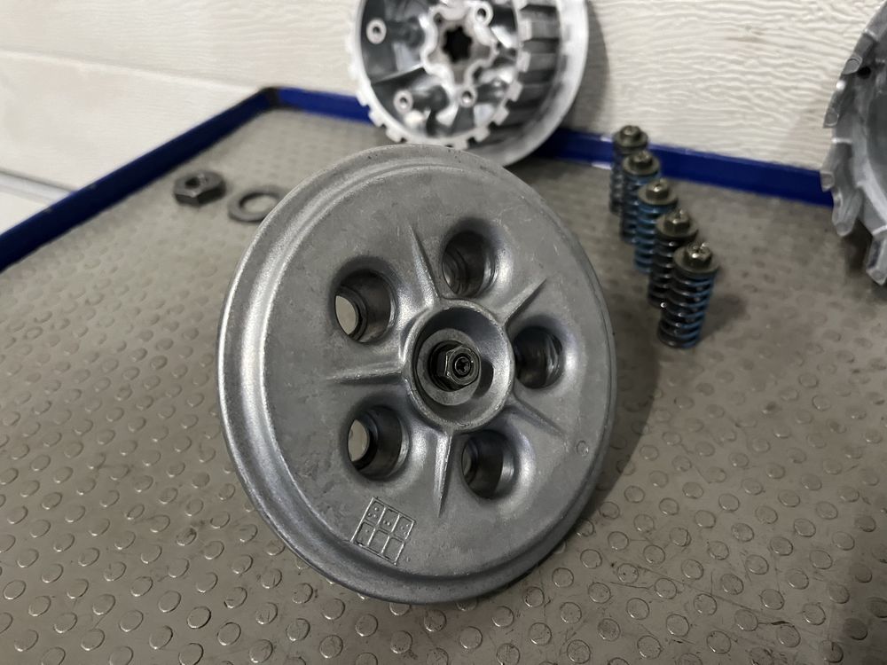Kosz sprzęgłowy tarcze sprzęgło docisk piasta yamaha dt 125 tdr