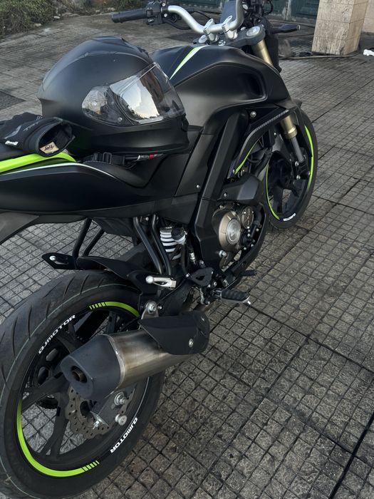 SRK 125s - moto naked desportiva