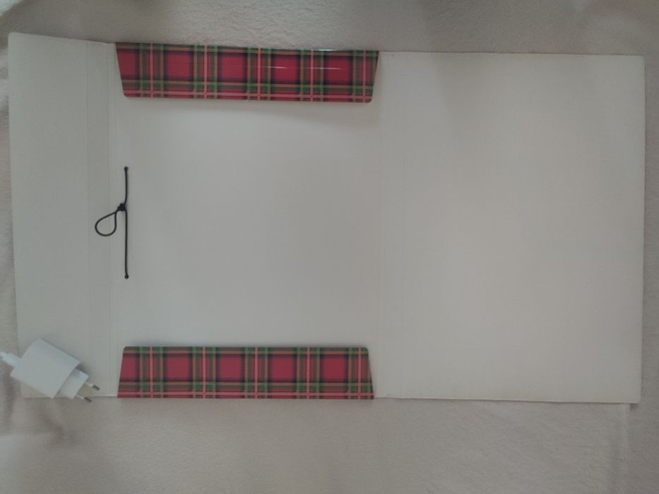 Папка А3 формат на резинке ламинированная для бумаг