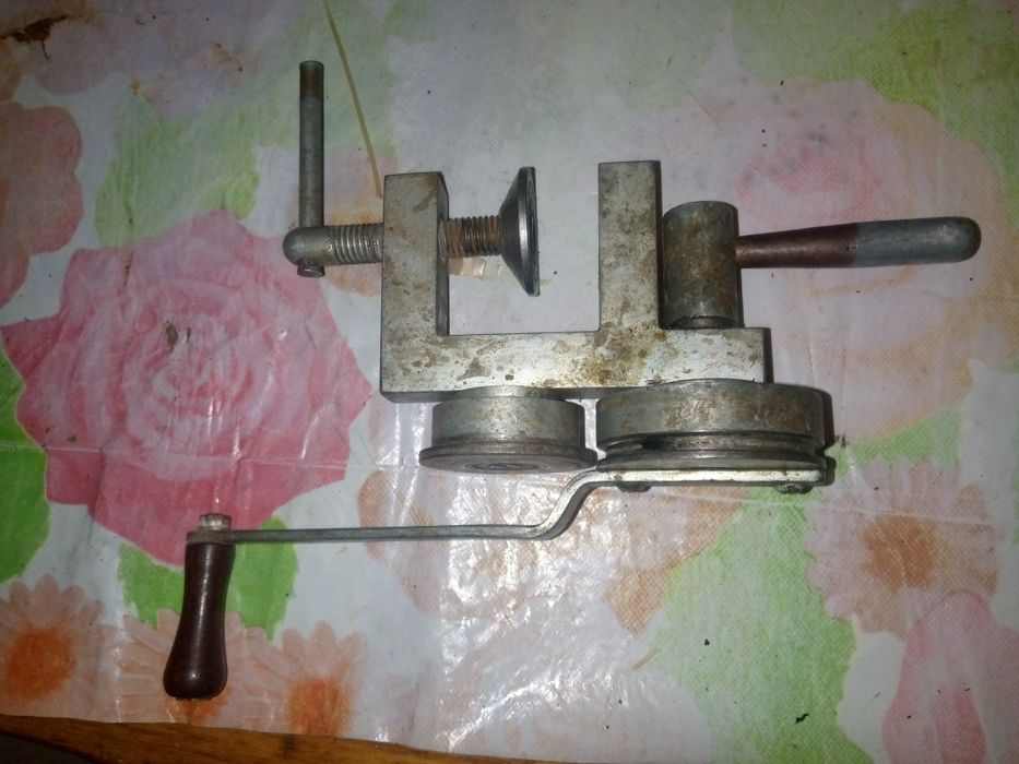 Продам ключ для выравнивания крышек.