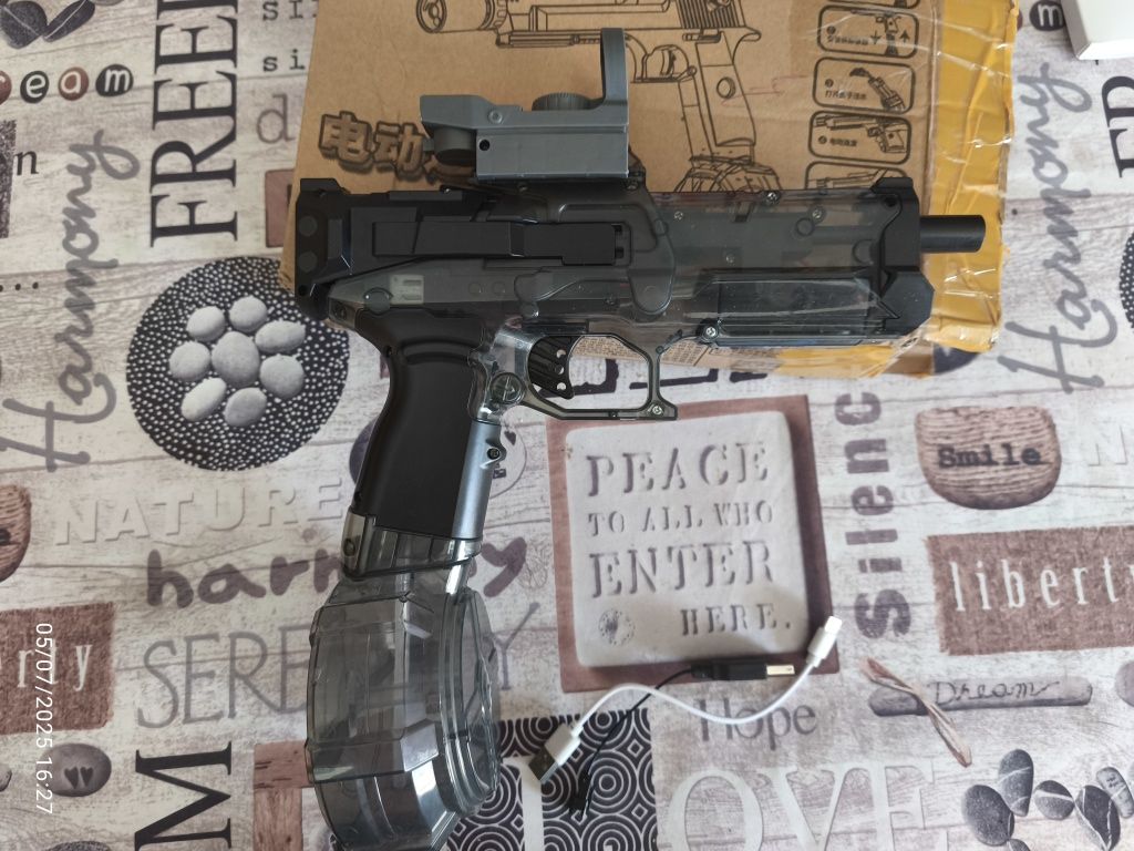 Pistola de água eletrónica