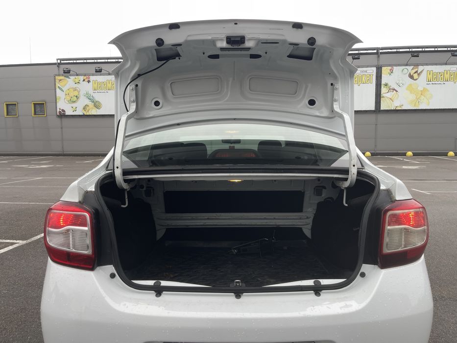 Dacia Logan 1,5 дизель 2013 рік