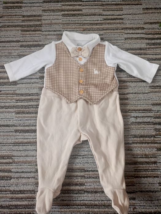 Pajacyk niemowlęcy elegancki beżowy kratka kamizelka mucha Cool Club