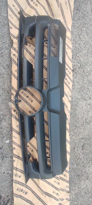 Решітка радіаторна VW Т5 рестайл 2011р