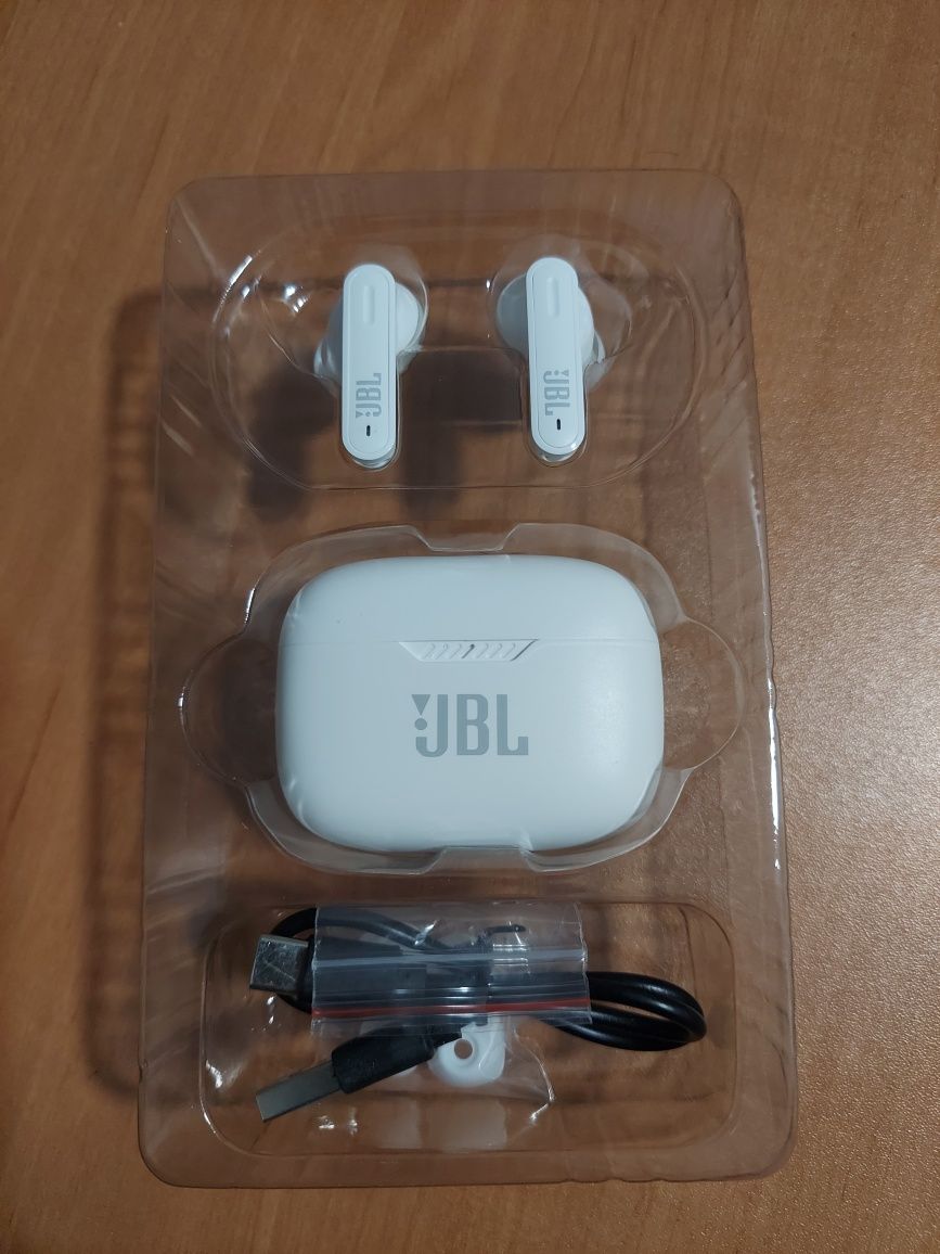 Нові безпровідні навушники  JBL