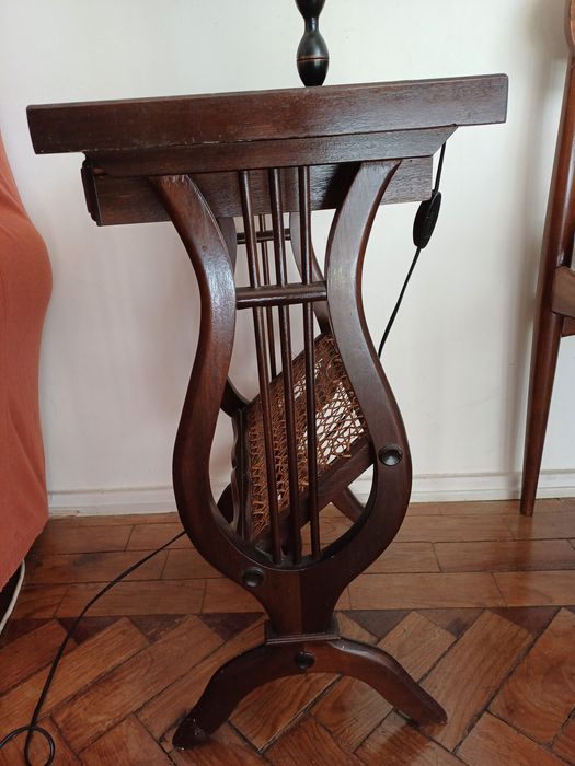 Mesa de apoio em madeira + Camilha Vintage