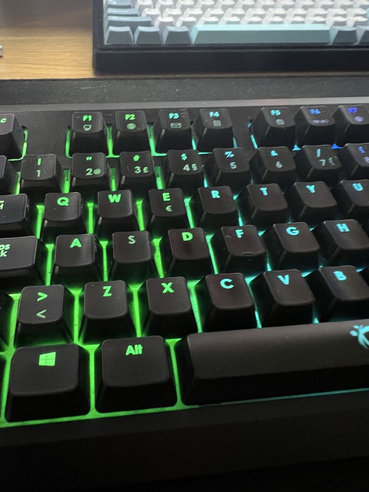 Teclado Mecânico G.SKILL KM570 RGB (Layout PT)