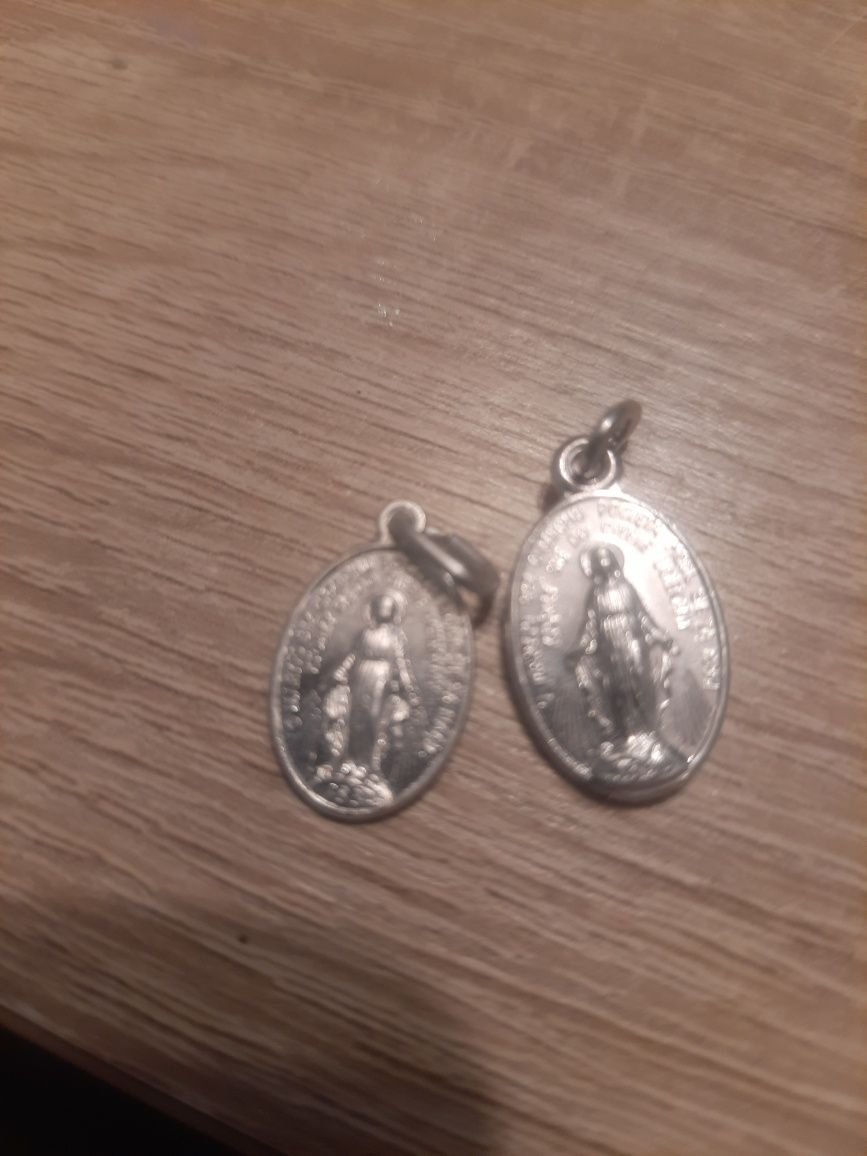 2  medaliki Mstka boska komunijne