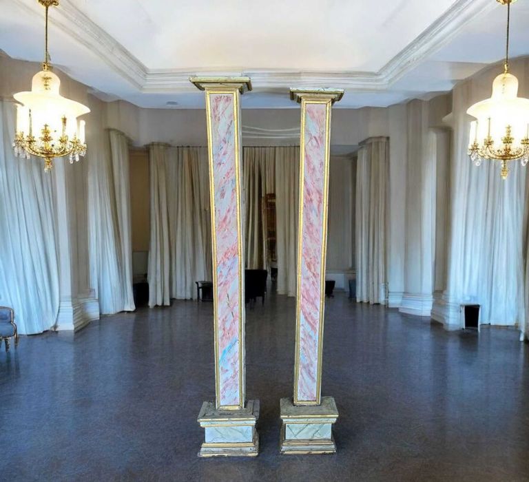 Par de antigas colunas em madeira maciça