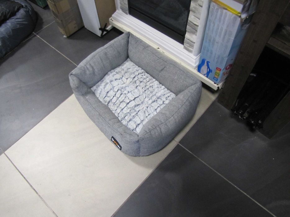 Legowisko dla psa z poduszką buda Feandrea szare