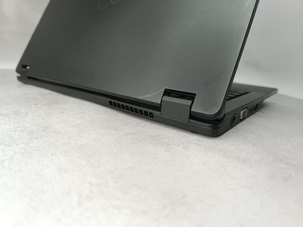 Ноутбук Fujitsu LIFEBOOK E448/i3-7130U/8 GB/256/14.0 " HD/Гарантія