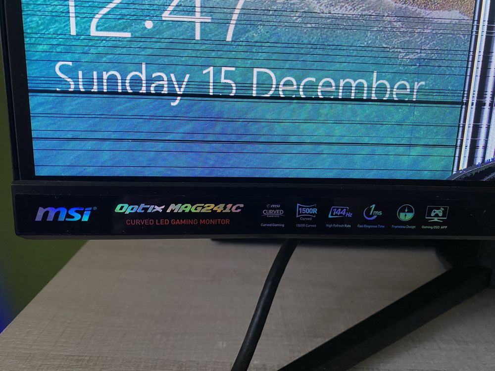 Monitor gamingowy MSI Optix MAG241C uszkodzona matryca