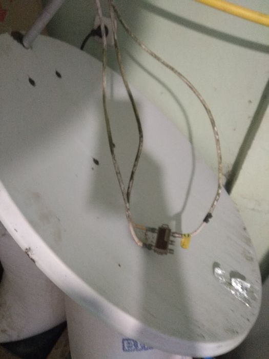 Антена з трьома головками,в робочому стані,є тюнер