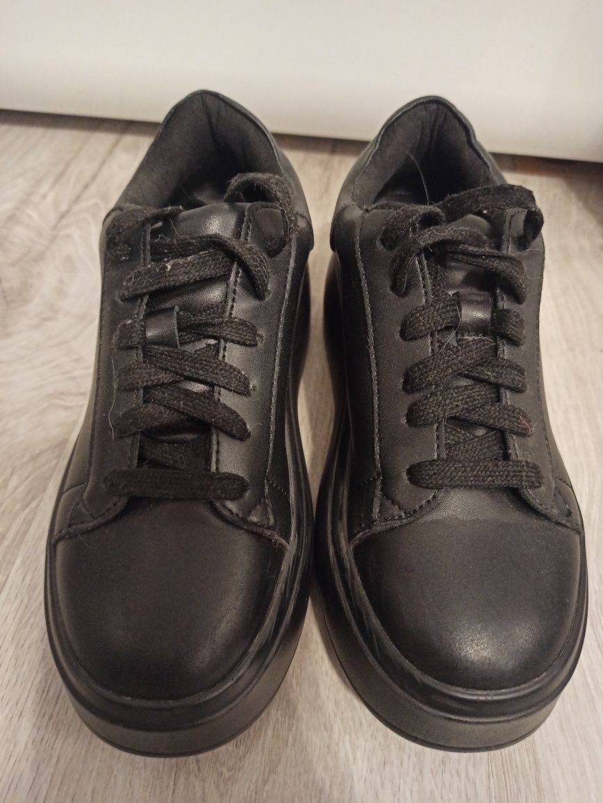Buty na grubej podeszwie rozm. 35