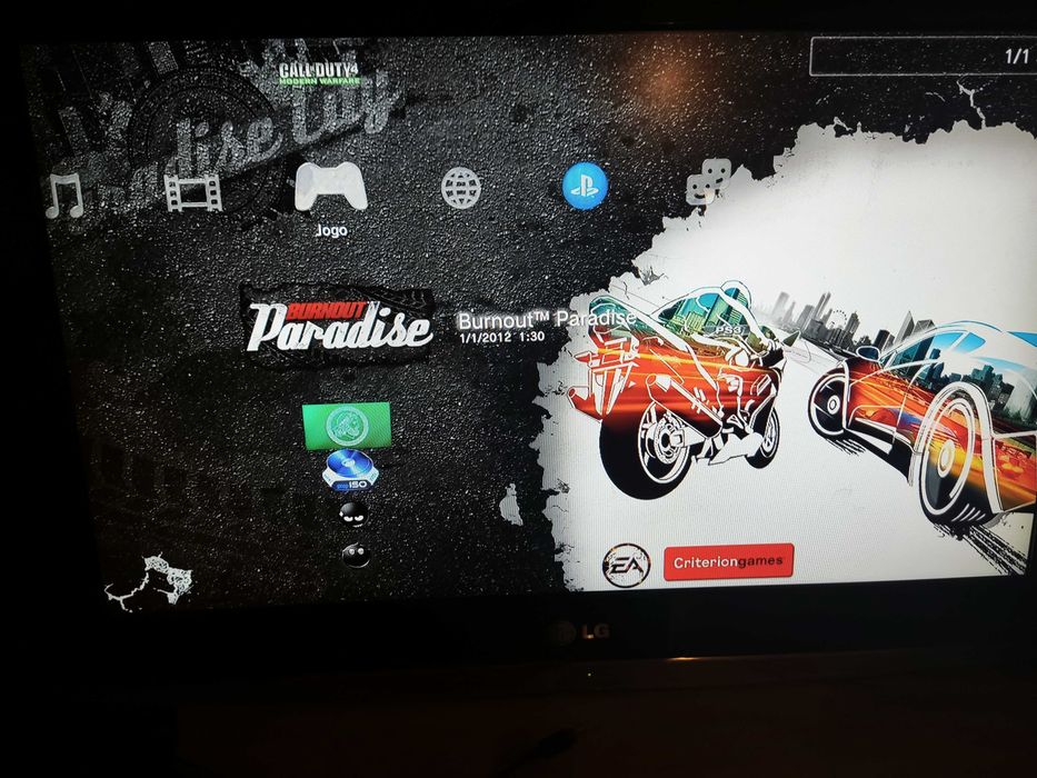PS3 Slim desbloqueada + comando com jogos