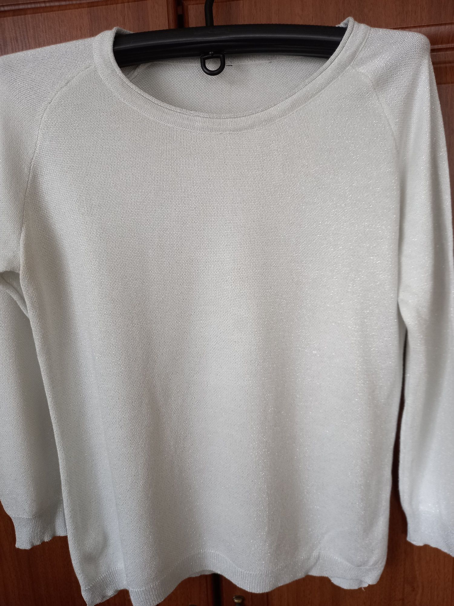 Жіночій светр білого кольору 48 розмір