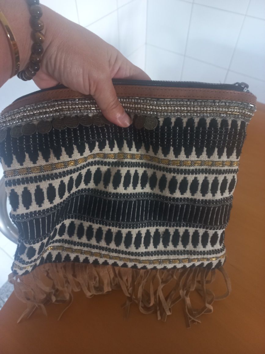 Pochete Lefties ptets e dourada