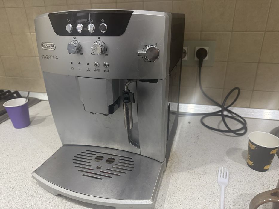 Кофемашина Delonghi magnifica
