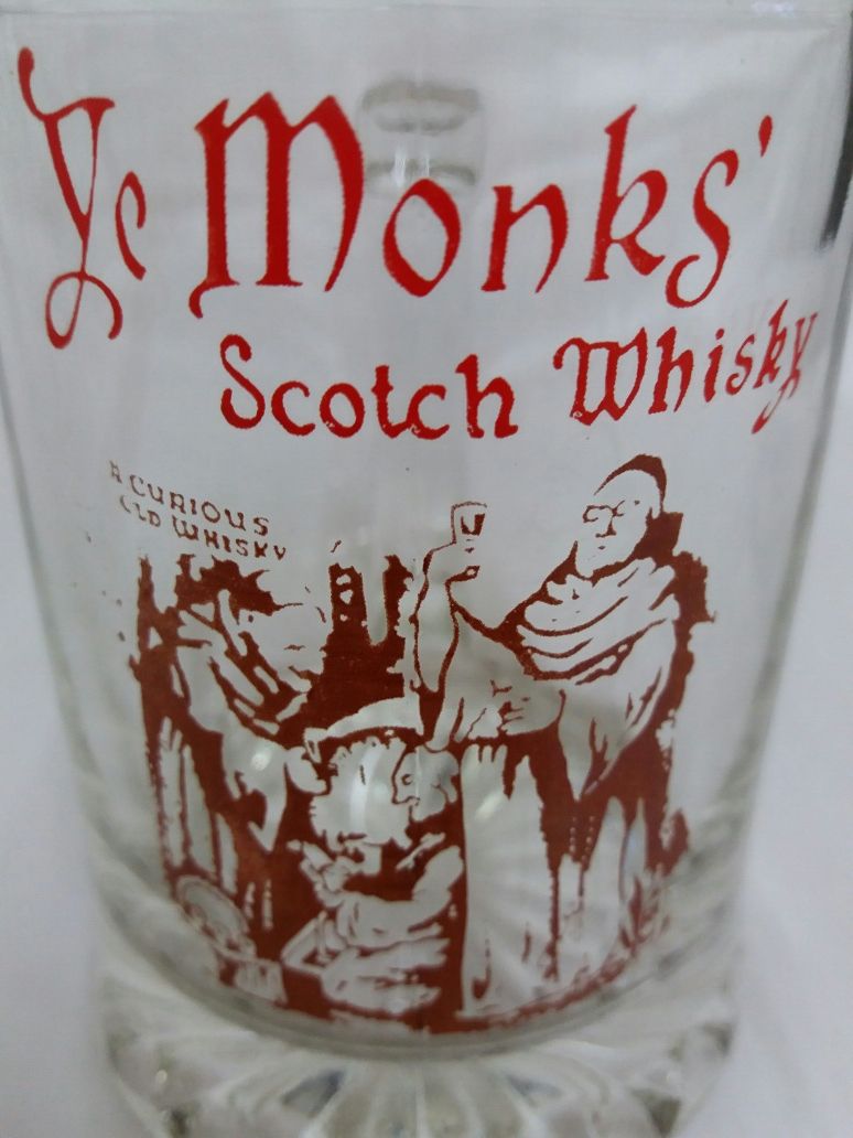 Lote de 2 canecas de Whisky marca Ye Monks