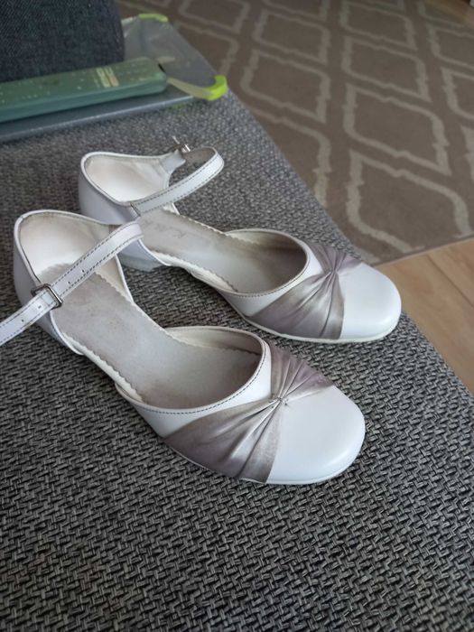 Białe buty komunijne r. 34